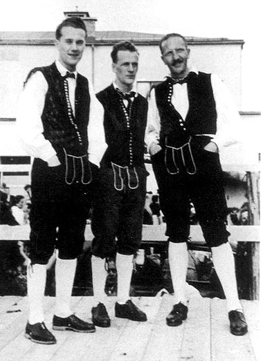 Slavko und Vilko Avsenik im ursprünglichen Trio zusammen mit Franc Ogrizek (rechts)